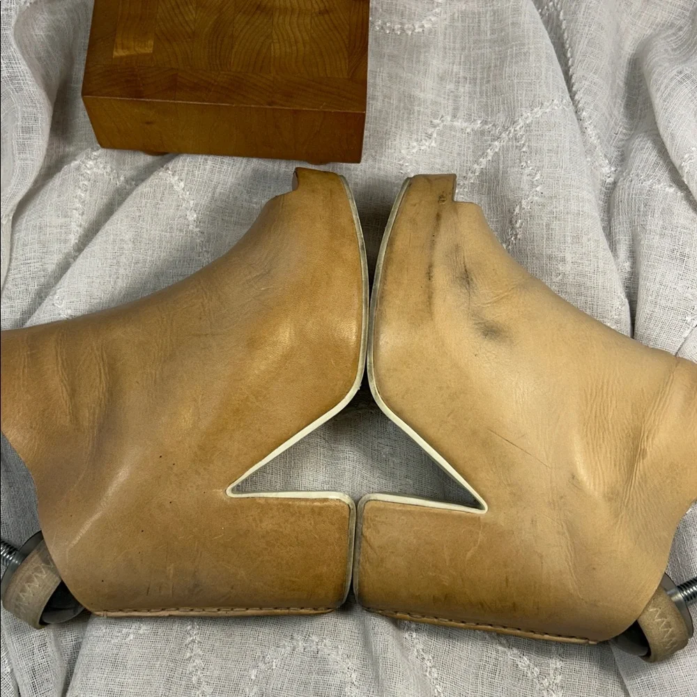 Balenciaga leather platform hidden heeled shoes sling back